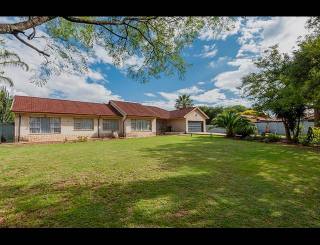 4 BEDROOM HOUSE FOR SALE IN PARKHILL GARDENS